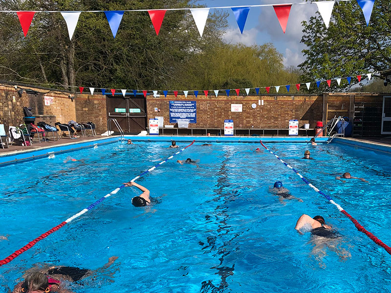 Three lanes Chesham open air pool